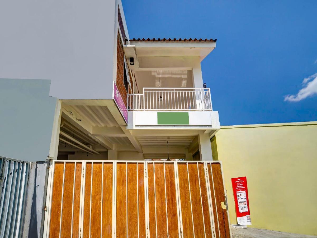 Super Oyo 91173 Guesthouse King Puntodewo Pakualaman Luaran gambar
