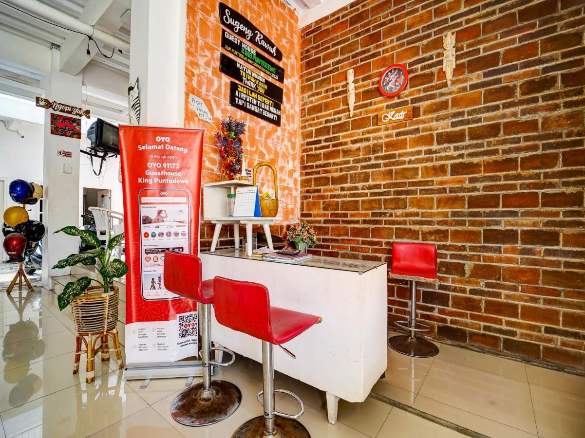 Super Oyo 91173 Guesthouse King Puntodewo Pakualaman Luaran gambar