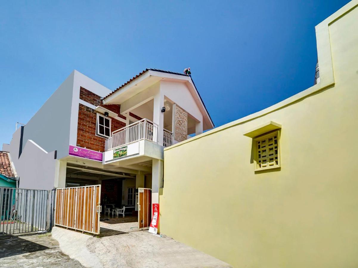 Super Oyo 91173 Guesthouse King Puntodewo Pakualaman Luaran gambar