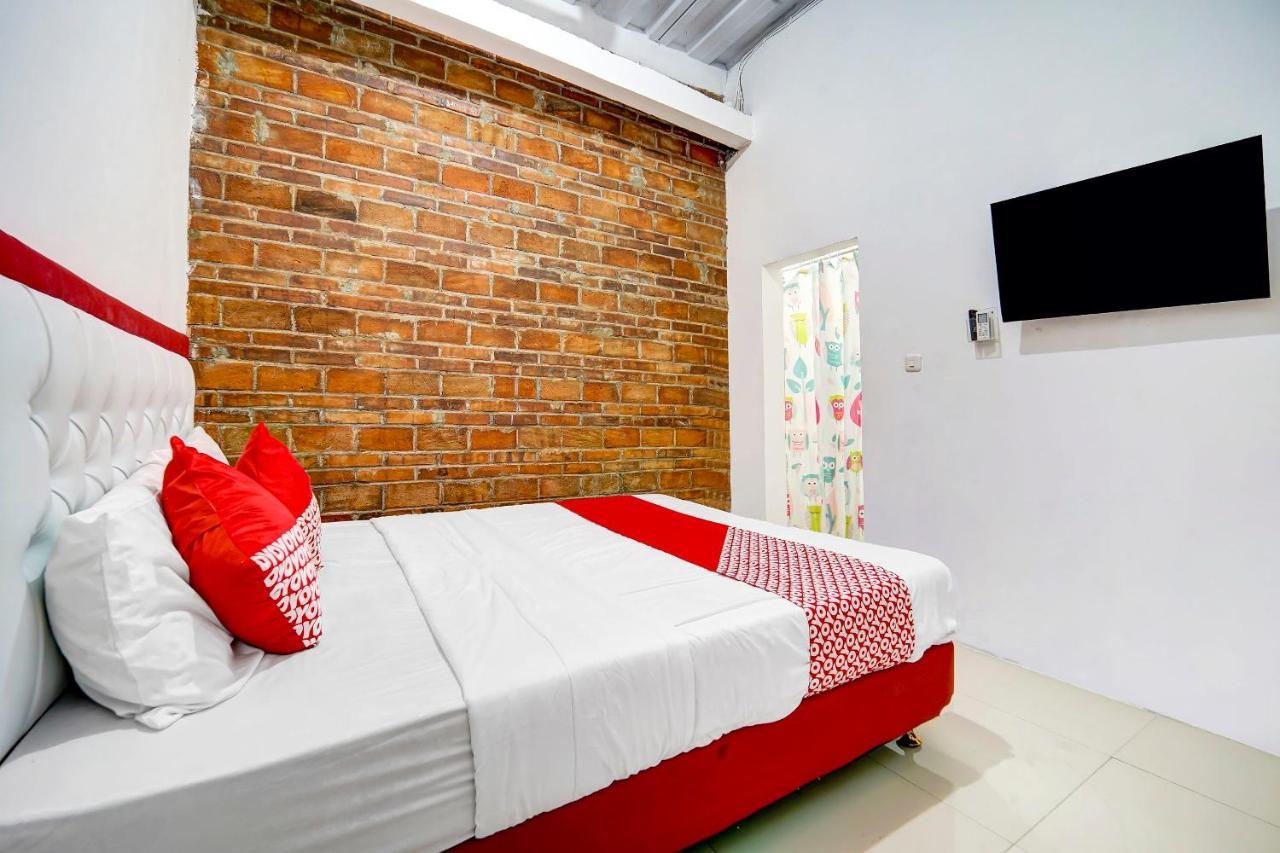 Super Oyo 91173 Guesthouse King Puntodewo Pakualaman Luaran gambar